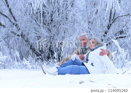 Portrait of beautiful elderly couple rejoice together in winter 114095260