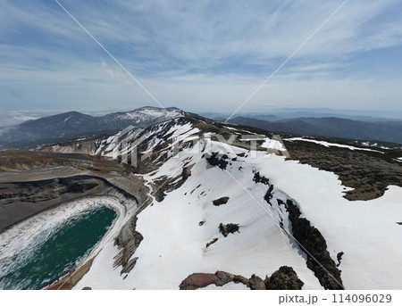 残雪の宮城蔵王 空撮 残雪の宮城蔵王 空撮 114096029