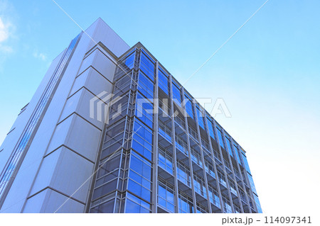 愛知県岩倉市、岩倉市役所の風景 愛知県岩倉市、岩倉市役所の風景 114097341