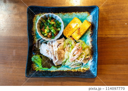 美味しそうな朝食プレート 114097770