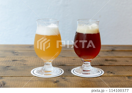 クラフトビール、グラスビール、黒ビール、エールビール、ホワイトビール、白ビール クラフトビール、グラスビール、黒ビール、エールビール、ホワイトビール、白ビール 114100377