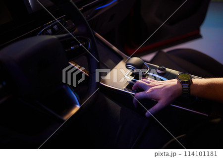 Selector automatic transmission with leather in the interior of a modern expensive car. The background is blurred. Black and brown leather car. 114101181