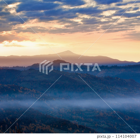 Morning fog in autumn Carpathian. 114104007