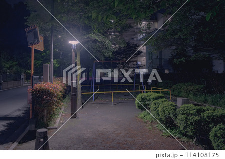 夜の小さな公園 114108175