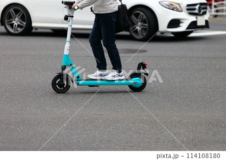 電動キックボード 114108180
