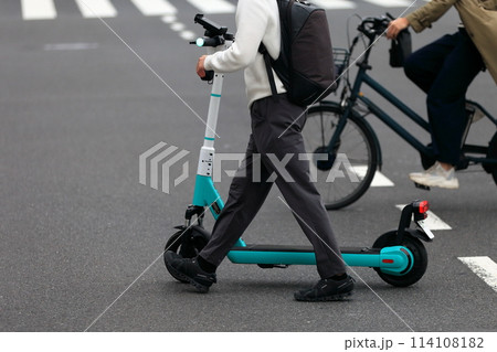 電動キックボード 114108182