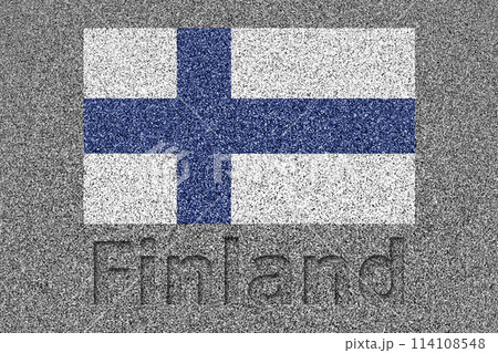 石板の上に描かれたフィンランドの国旗と、掘ったような「Finland」の文字 114108548