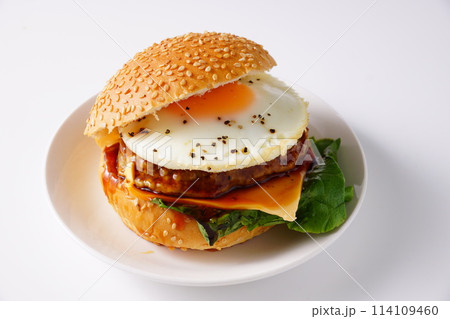 チーズ＆エッグのてりたまバーガー 114109460