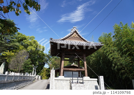 四国お遍路　国分寺の鐘楼 114109798