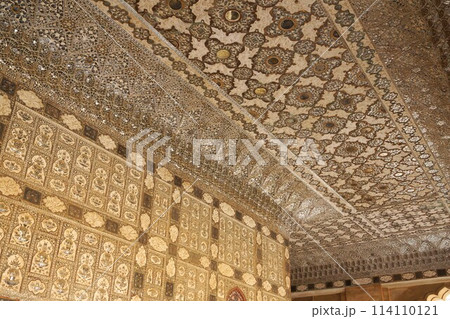 インド ジャイプル郊外 アンベール城 貴賓謁見殿の壁と天井 114110121