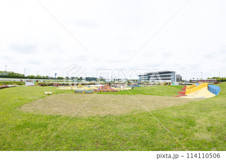 競馬場の馬場内遊園地 競馬場の馬場内遊園地 114110506