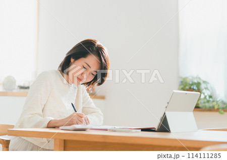 a forty-something woman 114111285