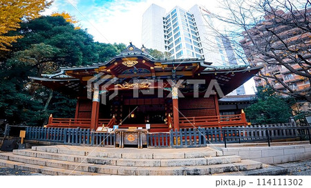 彫刻が施された神社の赤い社殿 金王八幡宮 彫刻が施された神社の赤い社殿 金王八幡宮 114111302