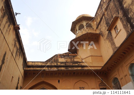 インド ジャイプル郊外 アンベール城の建物 114111641