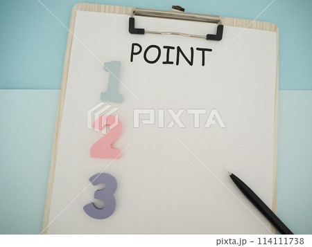 ボードにPOINTポイントの文字と123の数字、コピースペース ボードにPOINTポイントの文字と123の数字、コピースペース 114111738