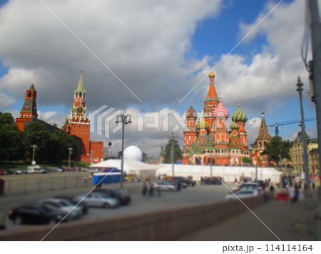 ロシア　モスクワ　ワシリー寺院とクレムリン　ジオラマ風 114114164