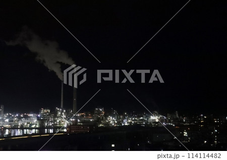 24時間日本を支える続ける周南コンビナートの夜景 114114482