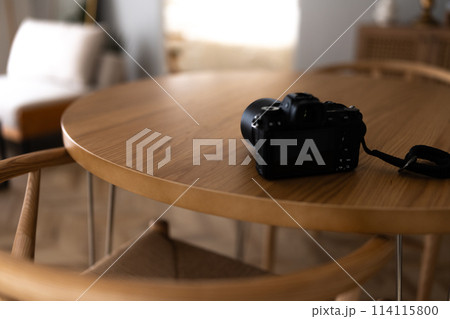 Photographs of symbolic and meaningful scenes 114115800