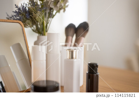 Photographs of symbolic and meaningful scenes 114115821