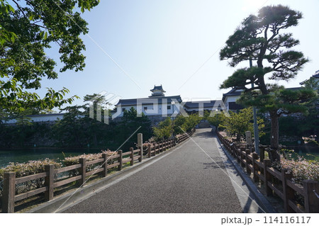 今治城 天守閣へ向かう橋 今治城 天守閣へ向かう橋 114116117
