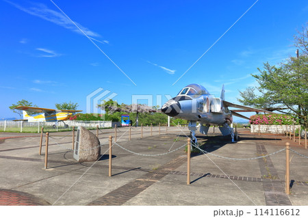 【香川県】晴天の高山航空公園の超音速高等練習機 114116612