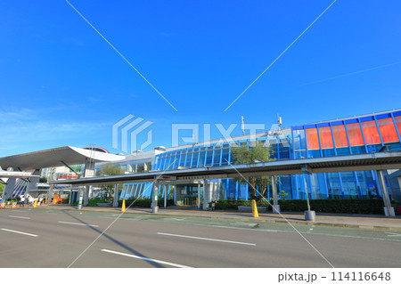 【香川県】快晴の高松空港ターミナル 114116648