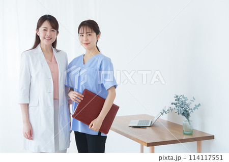 女性医師たち 女性医師たち 114117551
