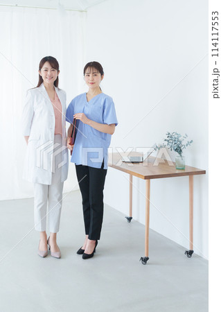 女性医師たち 女性医師たち 114117553