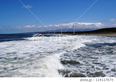 日本海の荒波 庄内海岸 114117673