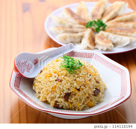 中華料理 炒飯と餃子 中華料理 炒飯と餃子 114118194