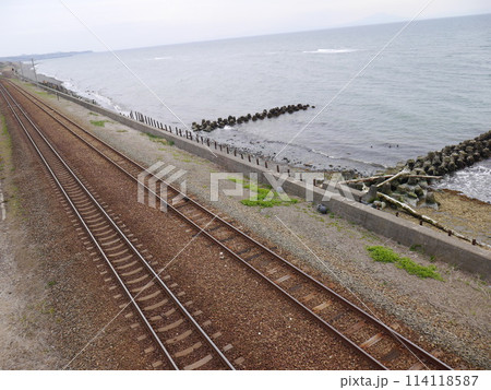 海沿いの線路(北海道室蘭市) 114118587