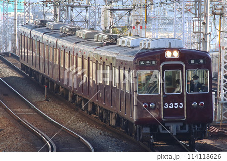 HK］阪急千里線3300系（各停：大阪梅田⇔北千里）の写真素材 [114118626] - PIXTA