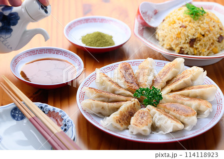 中華料理　餃子と炒飯 114118923