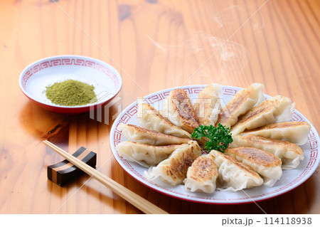 中華料理　餃子と抹茶塩 114118938