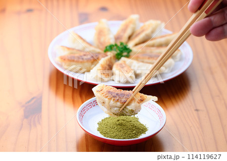 餃子に抹茶塩でいただく 餃子に抹茶塩でいただく 114119627