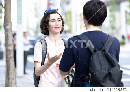 インバウンド 東京の街を散策する外国人 インバウンド 東京の街を散策する外国人 114119873