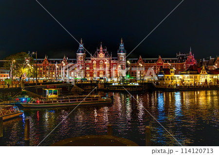 オランダ　アムステルダムの夜　ライトアップ 114120713