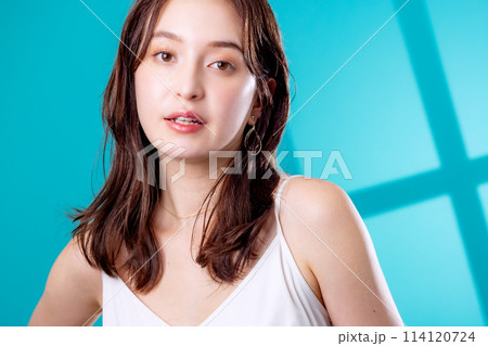 若い女性のビューティ 114120724