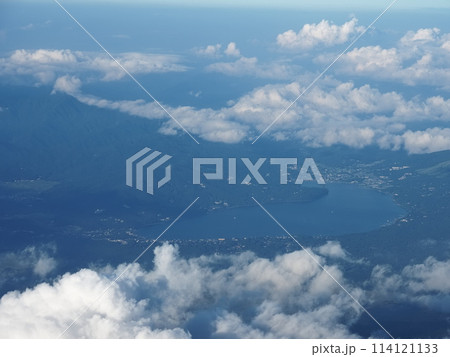 富士山頂から見る山中湖 114121133