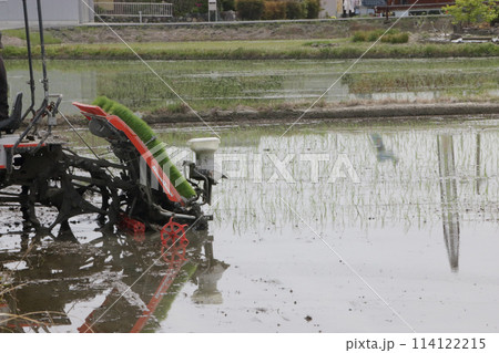 薬剤散機機付田植え機　 114122215