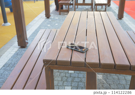 forget smartphone on a park bench, lost smart phone forget smartphone on a park bench, lost smart phone 114122286