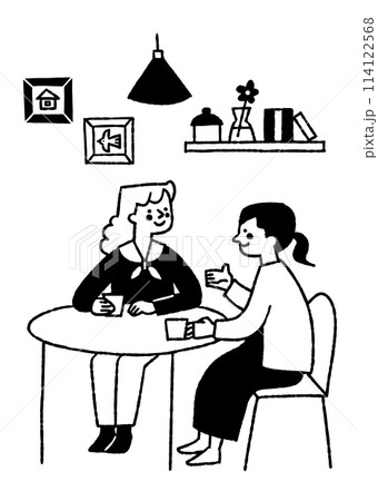 飲みながら会話が盛り上がっている女性2人_2 114122568