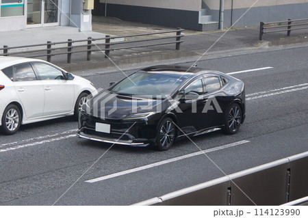 セダン　PHEV 道路走行 114123990