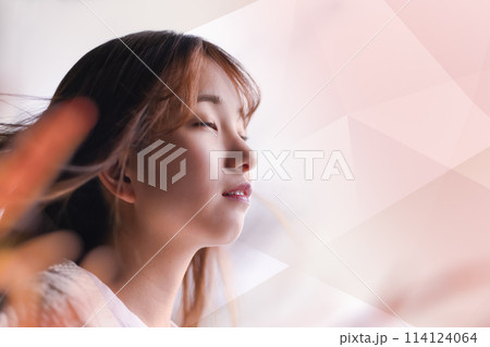 清楚な女性のポートレート 114124064