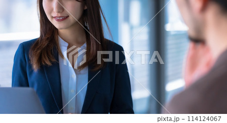 女性のソフトフォーカスな写真 114124067