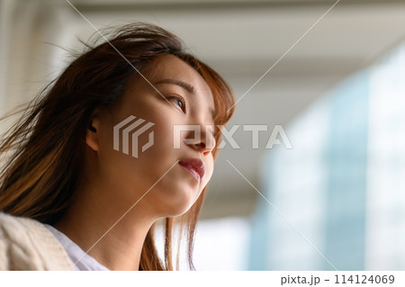 女性のソフトフォーカスな写真 女性のソフトフォーカスな写真 114124069