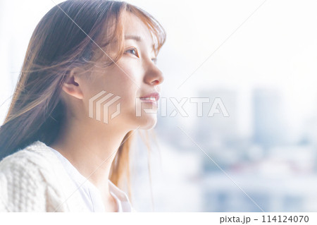 女性のソフトフォーカスな写真 女性のソフトフォーカスな写真 114124070