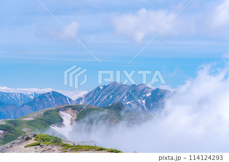 【登山素材】初夏の蝶ヶ岳山頂からの風景【長野県】 【登山素材】初夏の蝶ヶ岳山頂からの風景【長野県】 114124293