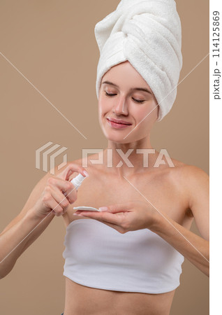 Beauty treatment for happy woman 114125869