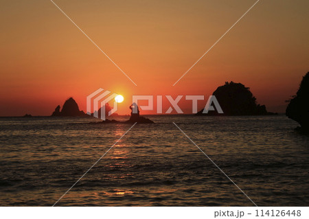 海に沈む夕日 海に沈む夕日 114126448